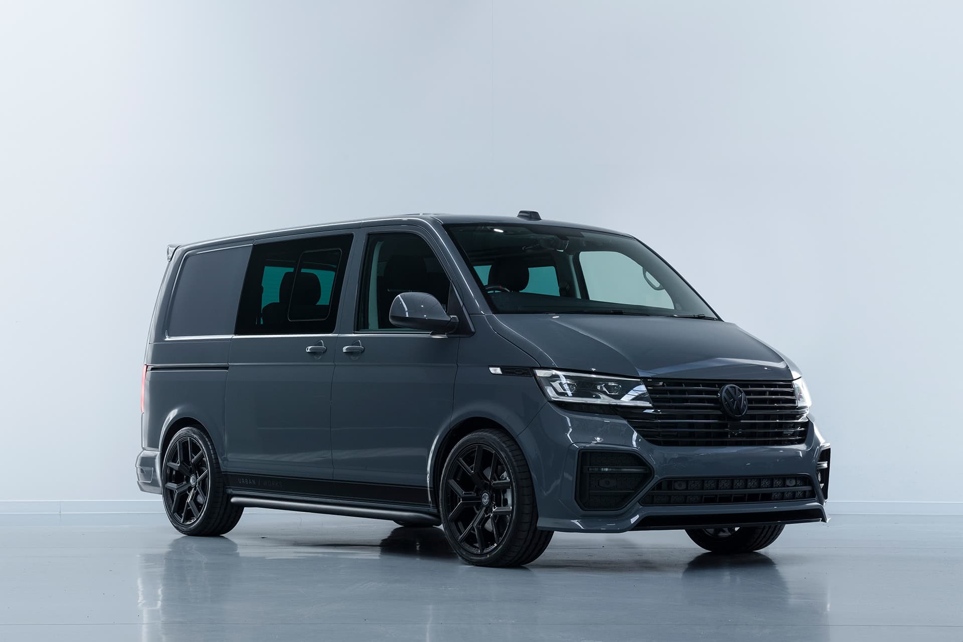 Чорні рейлінги Urban для Volkswagen Transporter T6.1 SWB