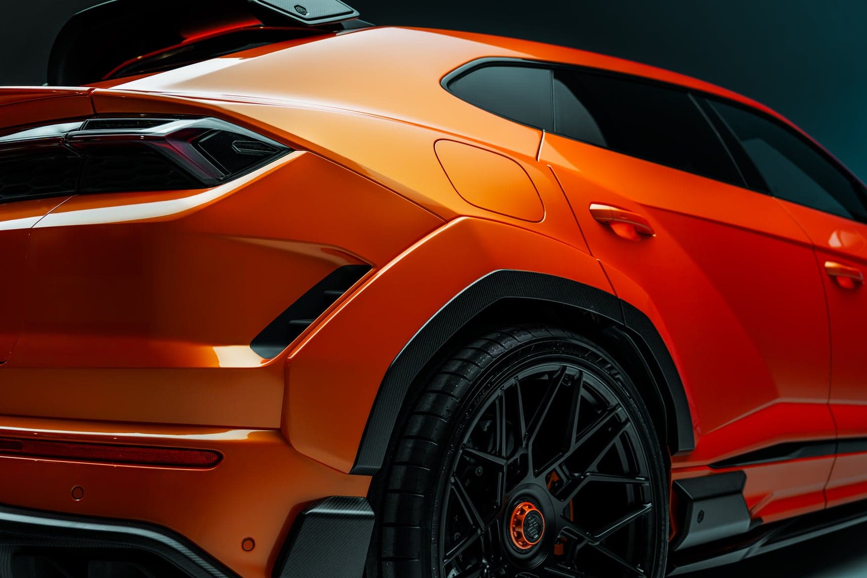 Розширення порогів Visual Carbon Fibre для Lamborghini Urus SE - нижній - Image 1
